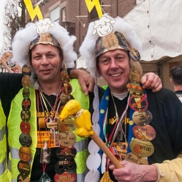 Hoedje op, hoedje af