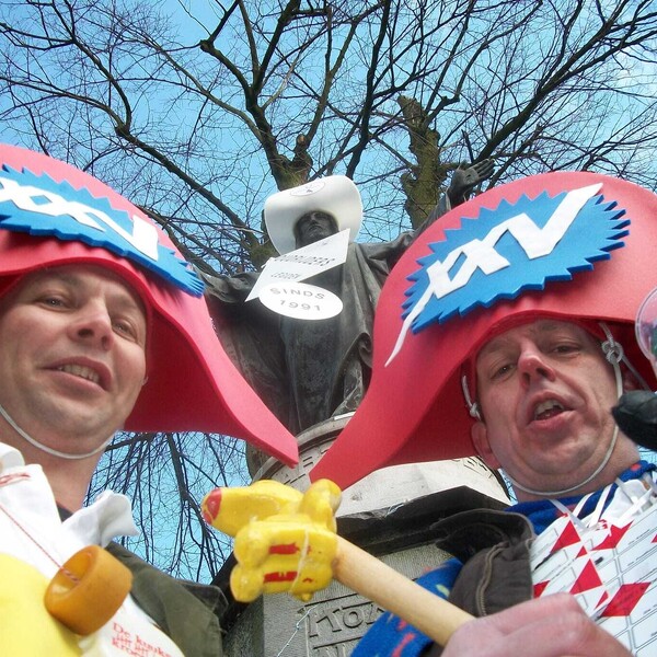 Hoedje op, hoedje af